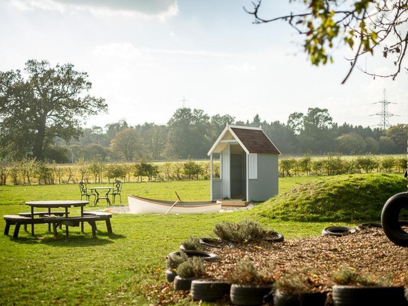 The White Horse Hotel And Luxury Shepherds Huts Eye  Exterior foto
